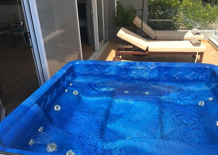 Flyviewflatsblue Privatehottub With Seaview *